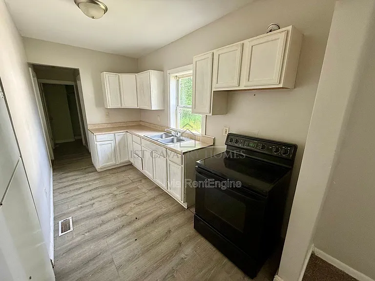 289 Sumner Ct — Photo 4