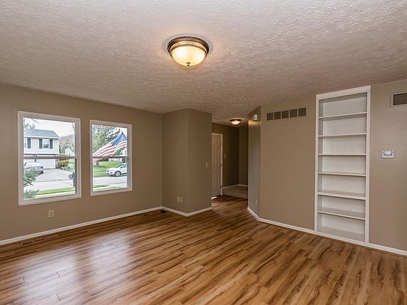 4th image of 684 Bluebird Ln