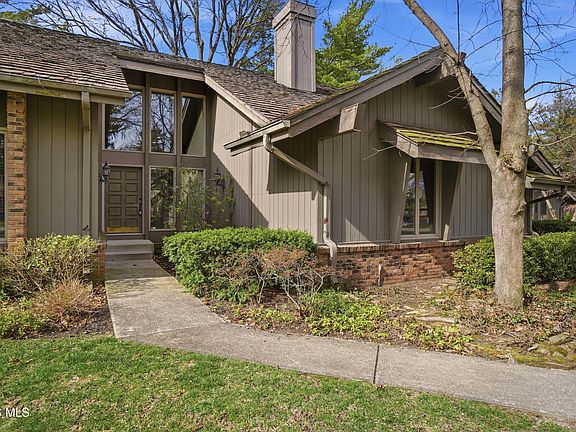 3rd image of 29633 Shelbourne Rd