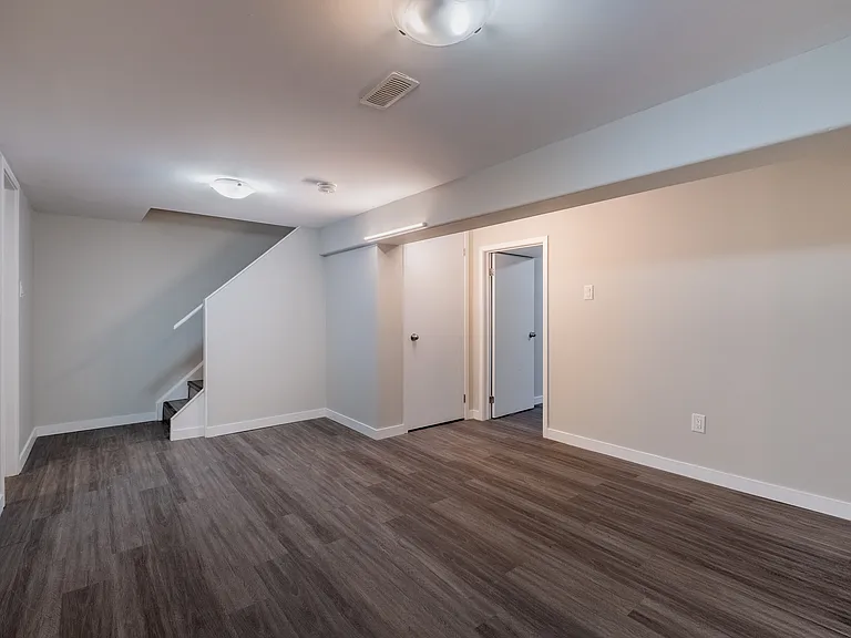 15 Millwood Cres — Photo 11