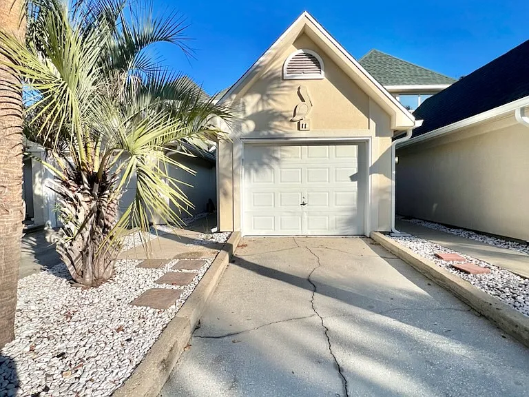 235 Pelican Pl #11 — Photo 1