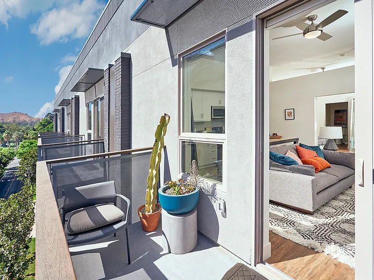 Main+Nine — Photo 11
