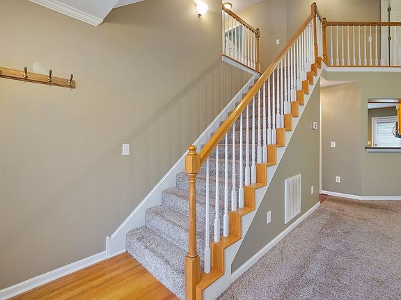 4th image of 7037 Mooreland Ct