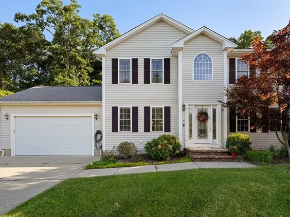 3 Joy Rd, New Bedford, MA 02740