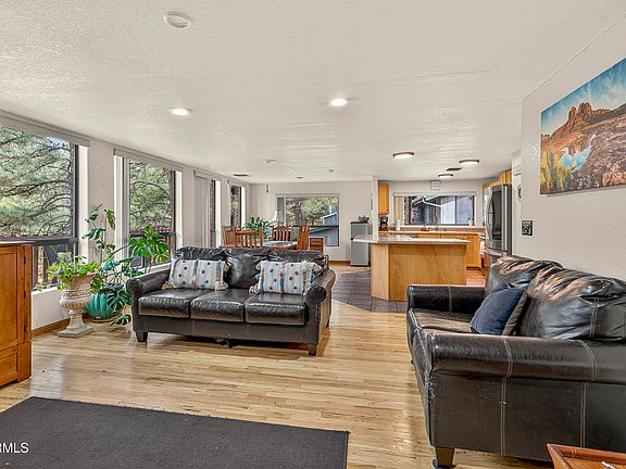 3rd image of 810 N Turquoise Drive