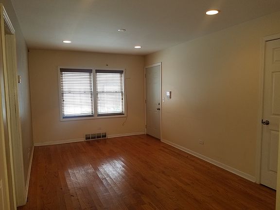 2nd image of 7415 N Wolcott Ave #1E
