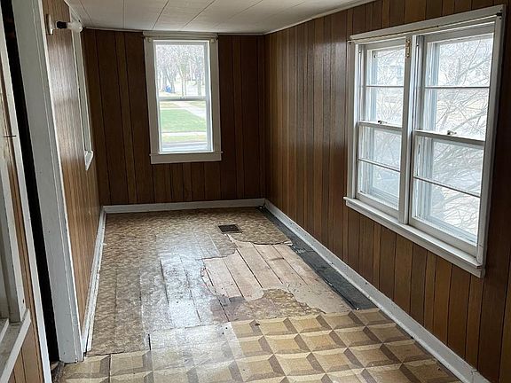 4th image of 724 N 8th Ave