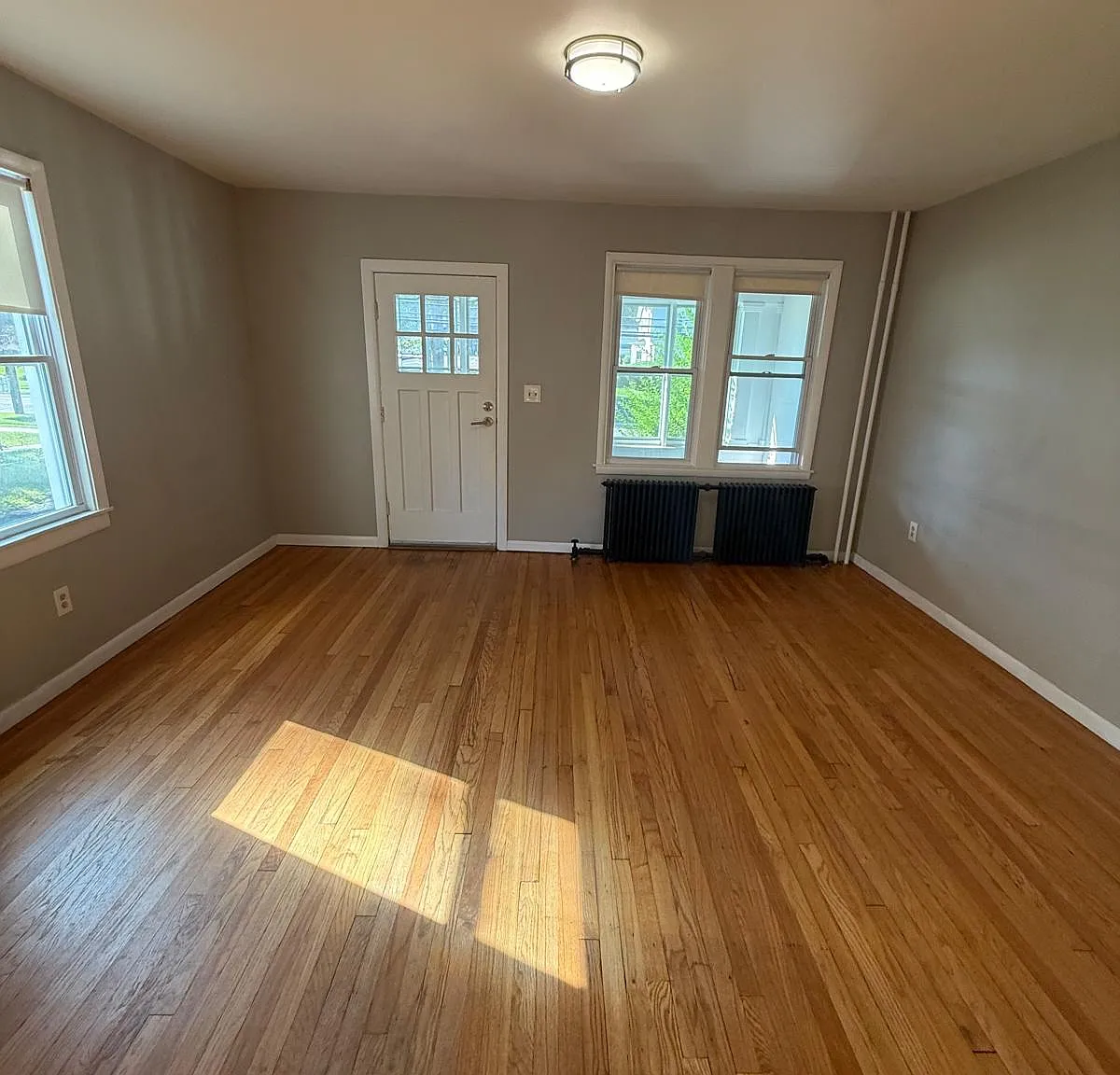 3 bed, 1900 sqft, $2,200 — Photo 4
