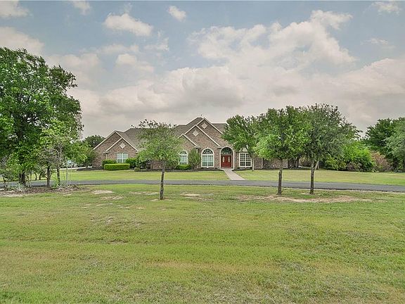 3rd image of 300 Lantana Dr
