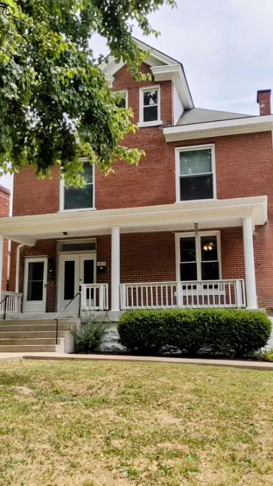 2 bed, 950 sqft, $1,200 — Photo 1