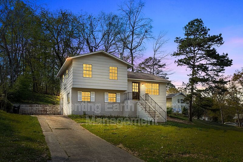 1st image of 2836 Creek Ln N