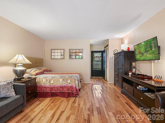 5th image of 160 Whitney Blvd #31