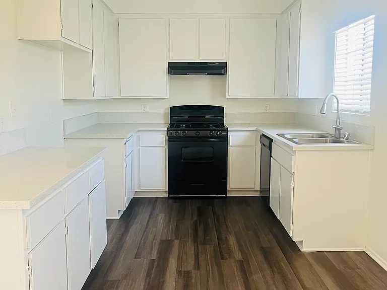 Cordary Apartments — Photo 11