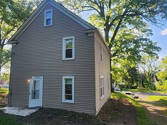 4th image of 1128 East Ave