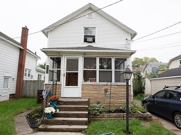 4th image of 905 N Elm Ave