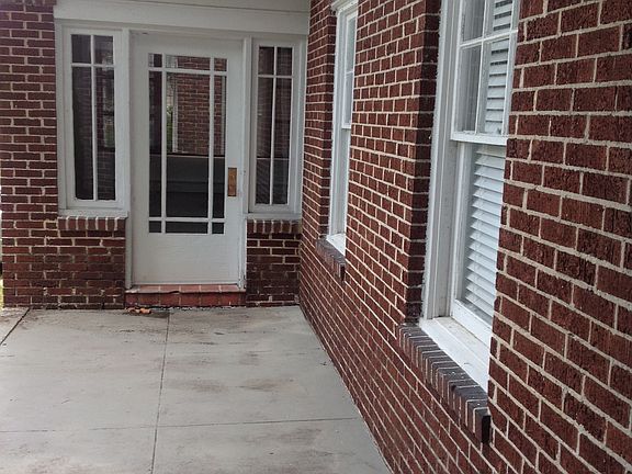 View of Florida room from en