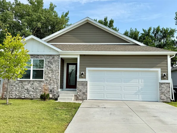100 Dakota Cir, Waukee, IA 50263