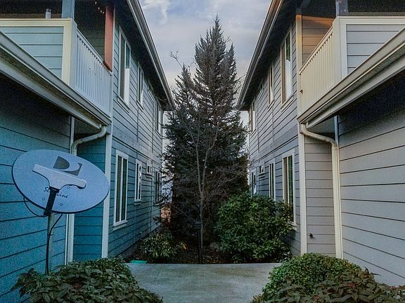 3rd image of 2545 Corona Ave APT A