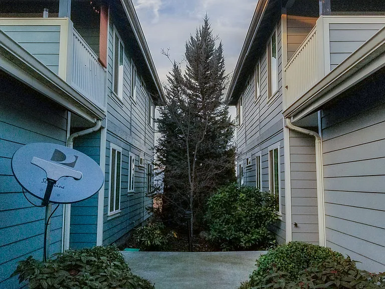 2545 Corona Ave #A — Photo 3