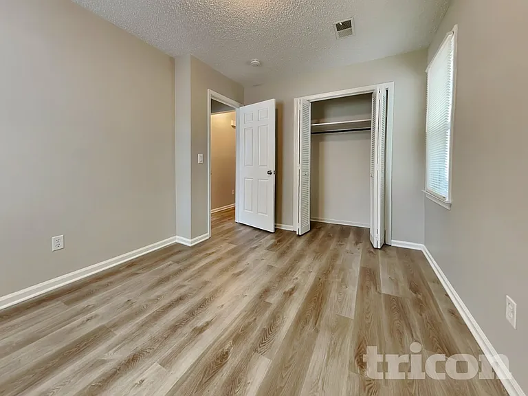 504 Lord Howe Rd — Photo 12