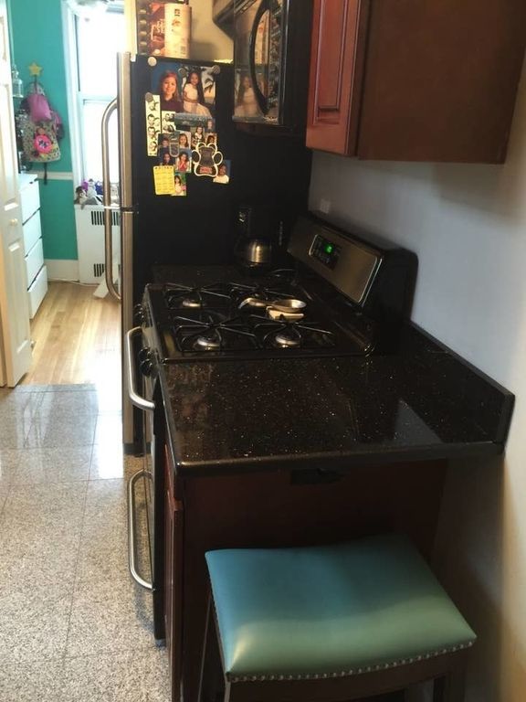 2 Bed 1 Bath Property, New York • 885 Sq Ft