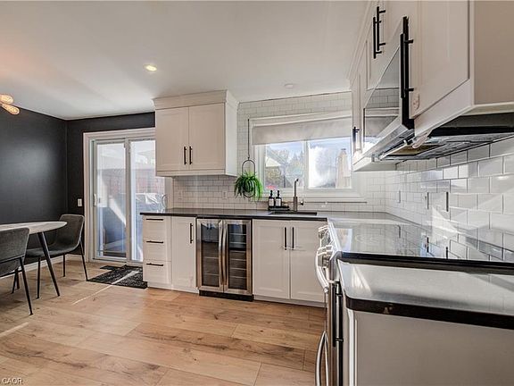 3rd image of 1012 Vanier Ave #A