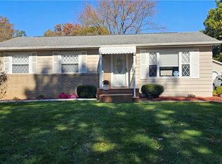2137 Maplewood Rd, Stow, OH 44224