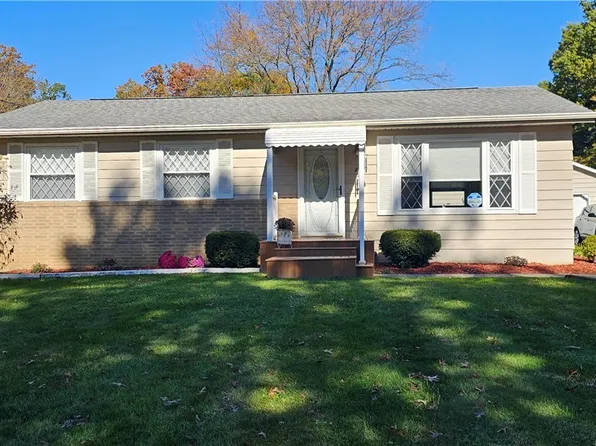 2137 Maplewood Rd, Stow, OH 44224