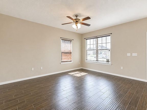 5th image of 902 Virginia Ave