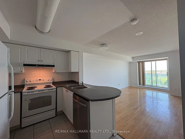 11 Oneida Cres #708 — Photo 10