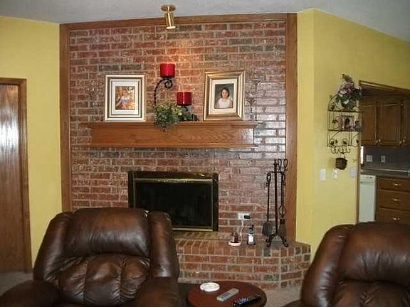 3rd image of 105 E Forrest Dr
