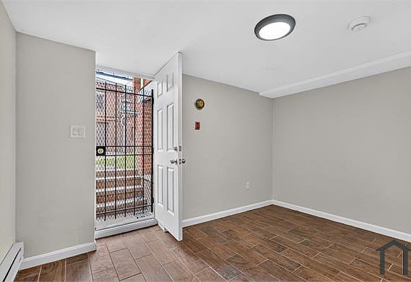 3rd image of 1648 Park Rd NW APT 1