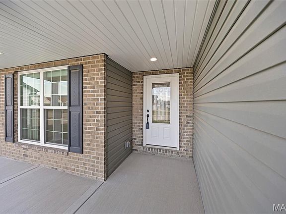 3rd image of 3452 Dakota Dr