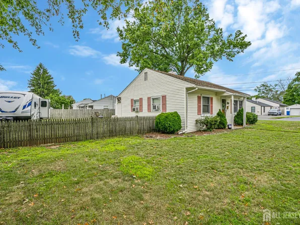 2 Orchid Pl, Middlesex, NJ 08846