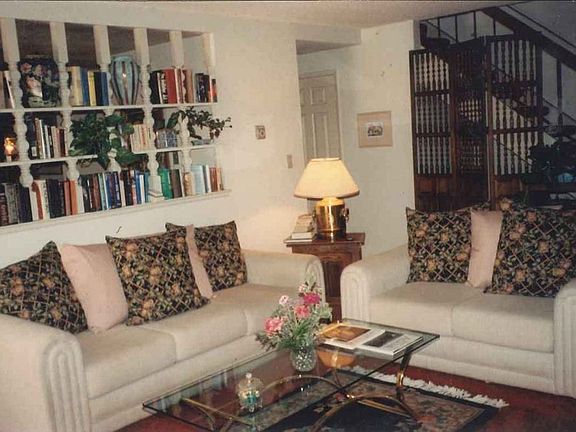 5th image of 2591 El Portal Dr APT C
