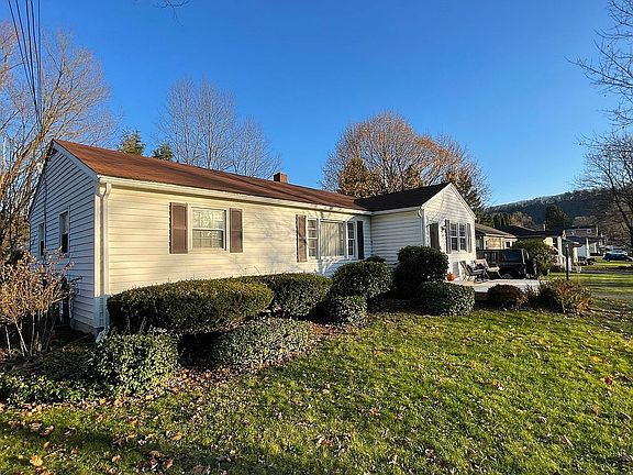 2nd image of 20 Sandy Ln