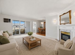 1055 Lawrence Ave Unit 102, Kelowna, BC V1Y 6M3