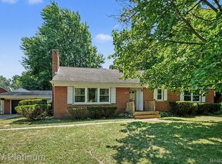 33200 Edgegrove Ave, Fraser, MI 48026