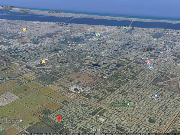 1897 Vauxhall St NW, Palm Bay, FL 32907