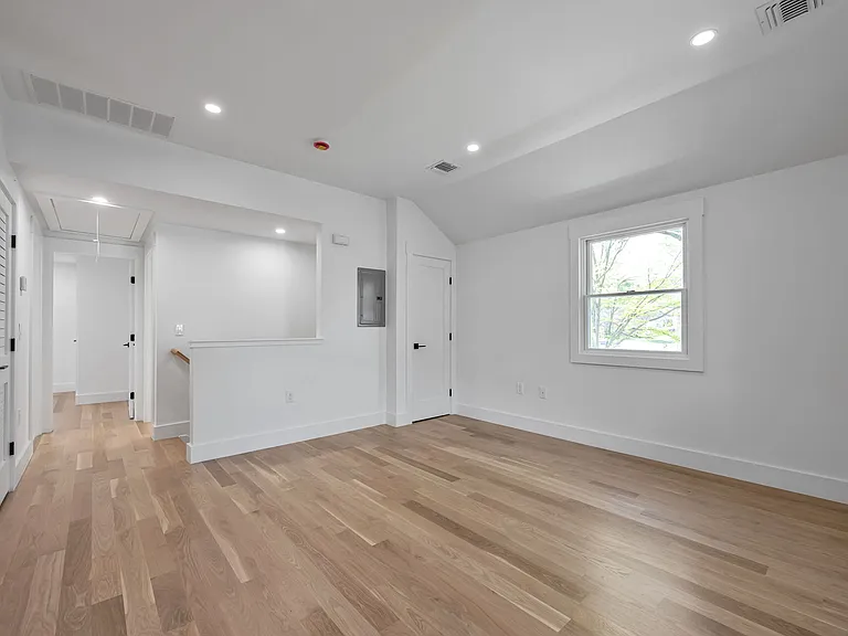 399 Gilbert St #399 — Photo 7