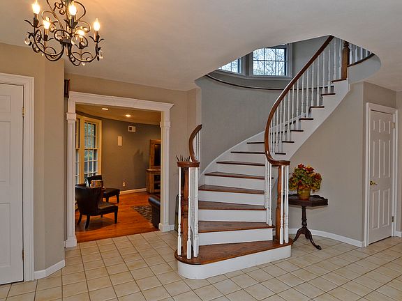 2nd image of 19 Barrington Pl