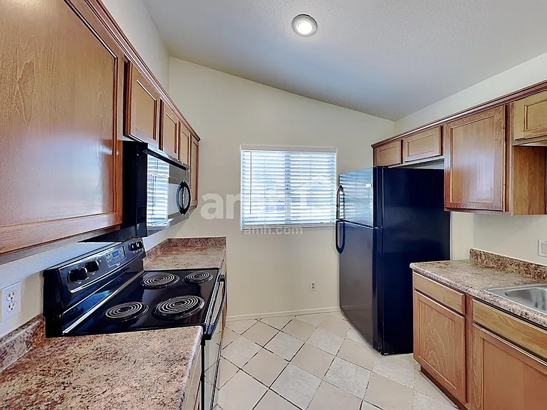 7729 W Rancho Dr — Photo 3