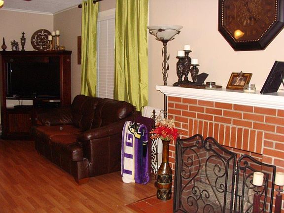 4th image of 814 Foster St
