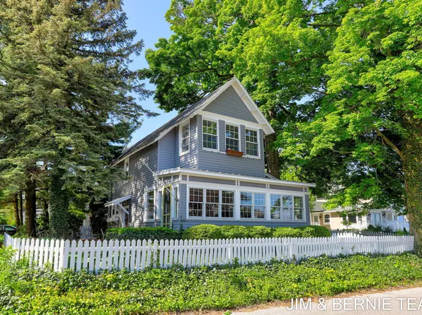 1200 Beach Dr, Holland, MI 49423