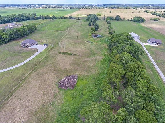 Homes seen in photo are neighboring lots.**