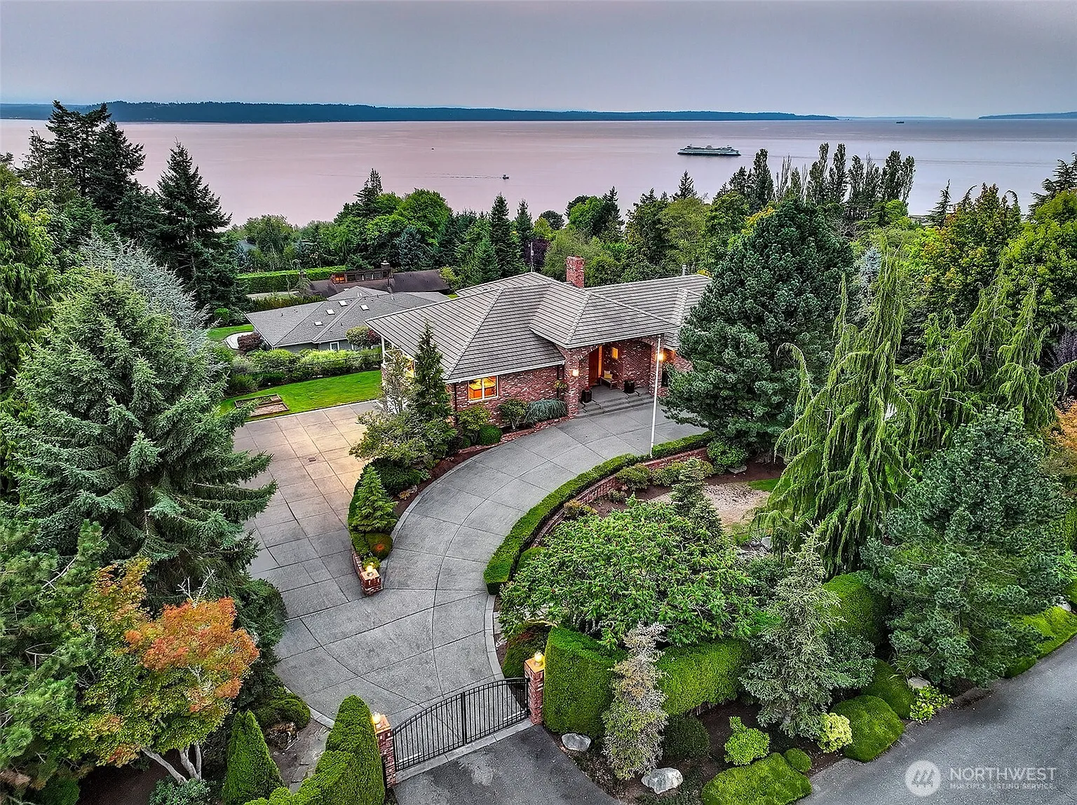 21722 Chinook Road photo 1