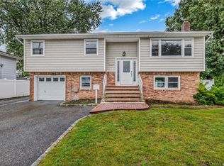 328 Hunter Ave, West Islip, NY 11795