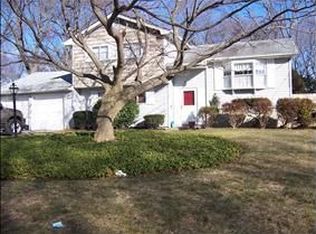 9 Custom Ln, Port Jefferson Station, NY 11776