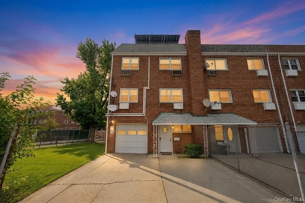2 bed, 1.0 bath, 2836 sqft, $3,000 — Photo 1