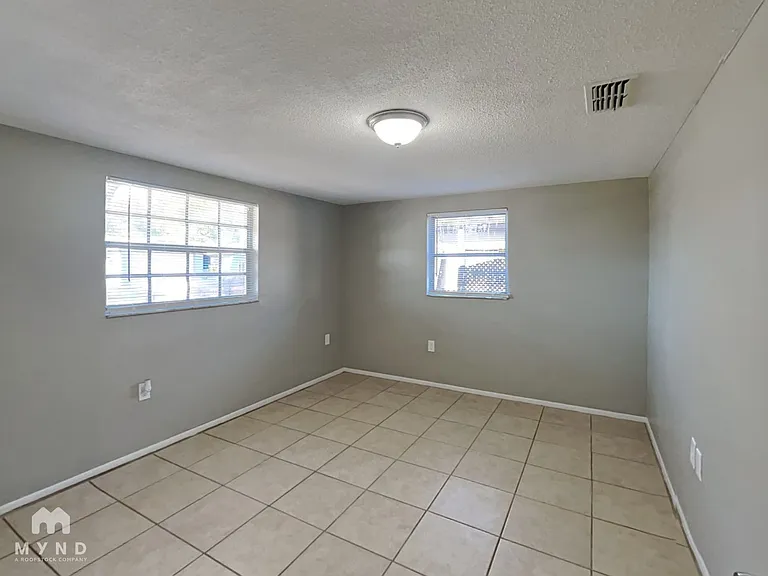 9136 Suffolk Ln — Photo 8